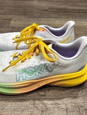 Hoka Women’s Size 7.5B Mach 6 Running Shoes